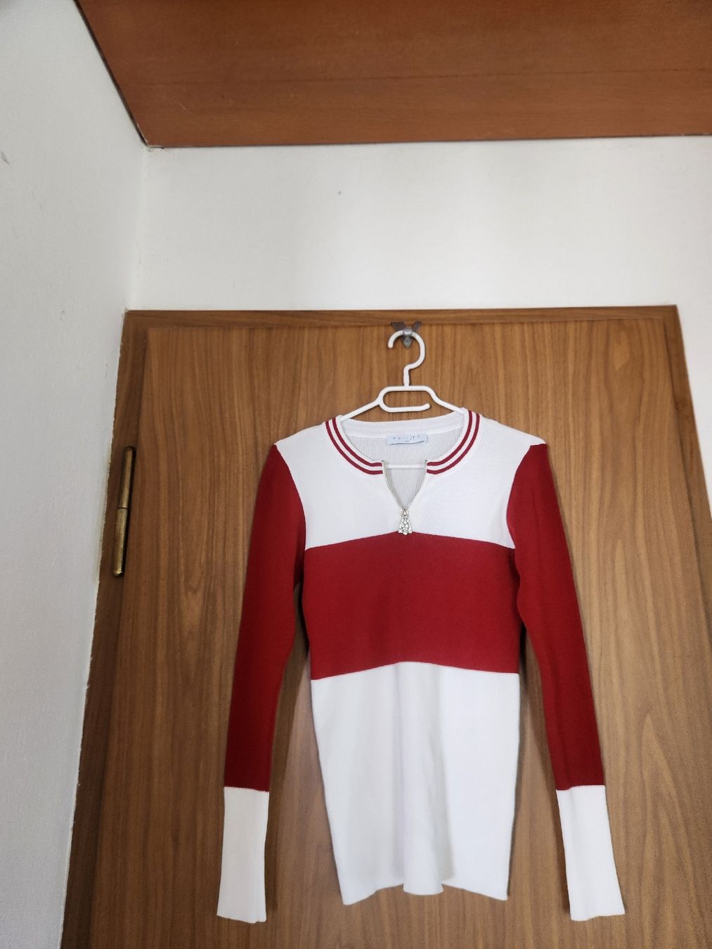 Sandro Maglioni & Felpe: Pull Sandro femme blanc et rouge taille  M/L – Usato da Niedergösgen venduto da Eva2410