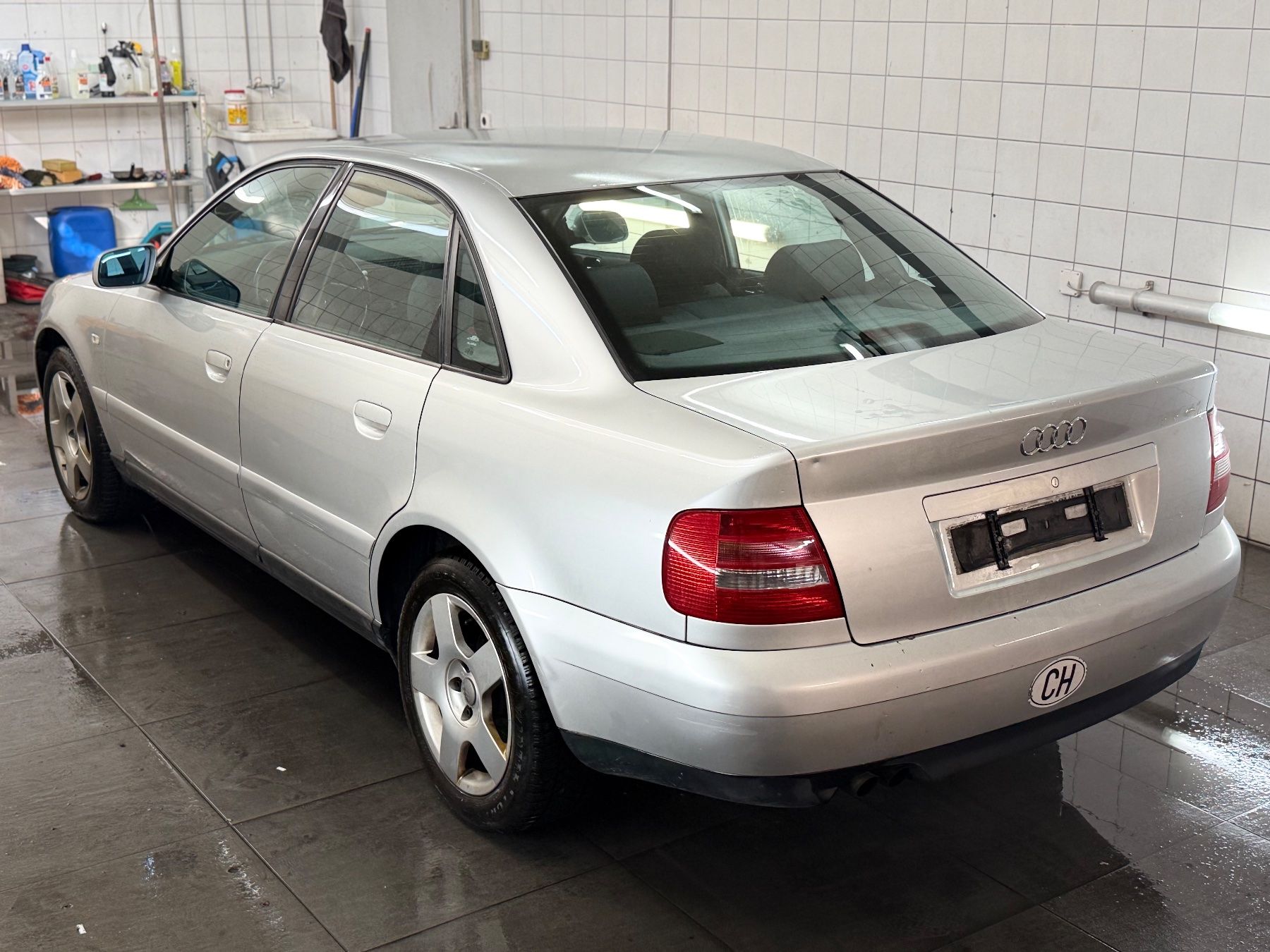 Audi Automobili: Audi A4 1.8 T/MFK 16.01.2026 / Automat – Usato da wallisellen venduto da c.c.nikola.c.c 1