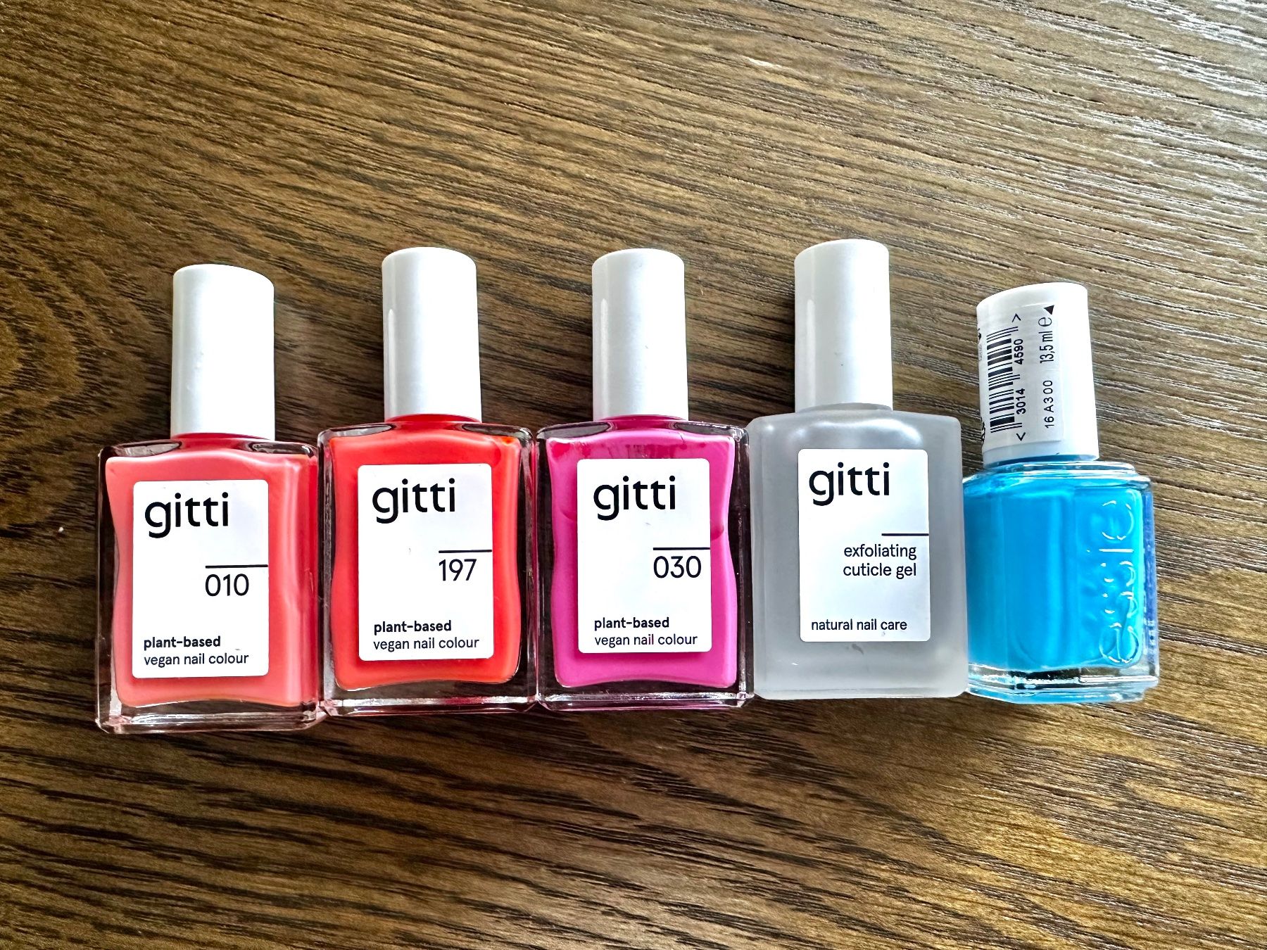 Essie Smalto per unghie: GITTI NAGELLACK-SET MIT NAGELPFLEGE – Usato da Haldenstein venduto da enie123