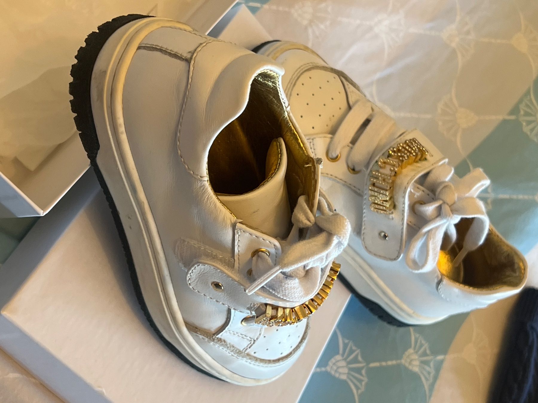 Moschino Scarpe per ragazzi: Moschino Kinder sneakers – Usato da Menzingen venduto da Mypersonalshopp 2