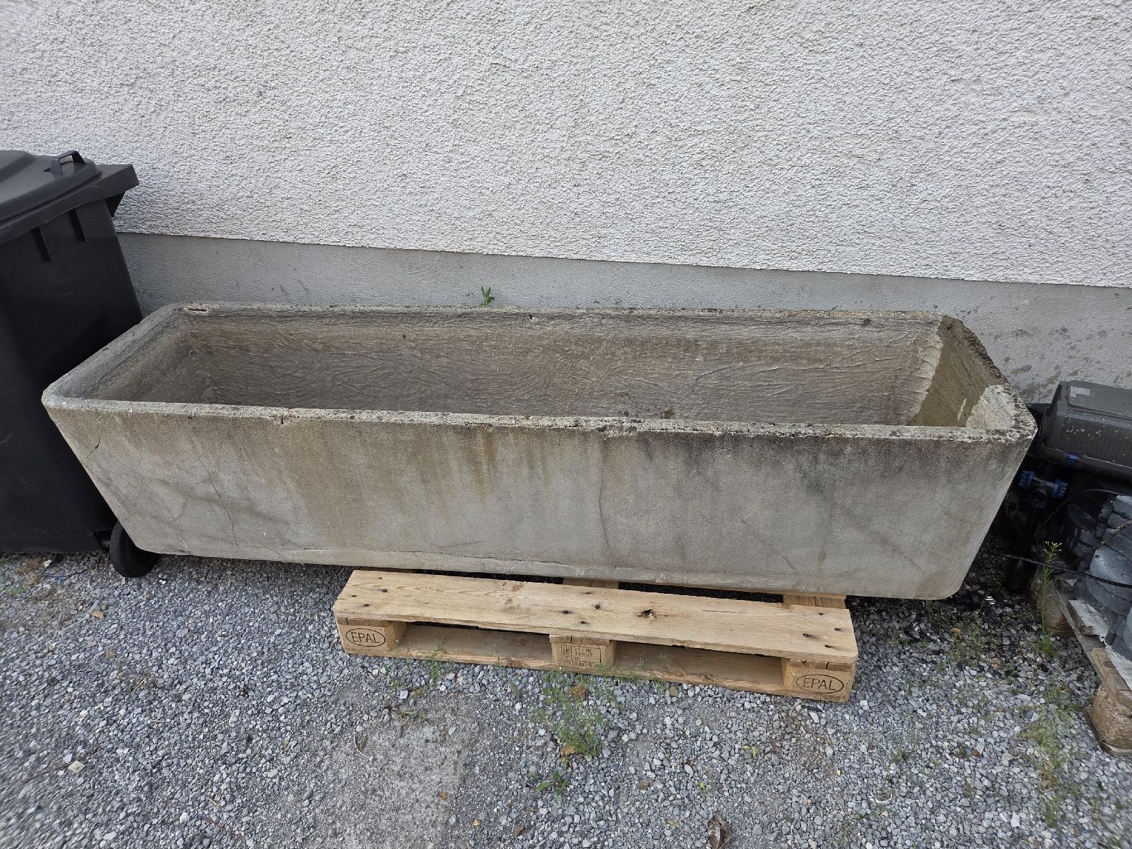 Stagni & Fontane ornamentali: Beton Trog- Alter Brunnen – Usato da Oberhasli venduto da General-Dealer