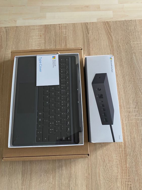 Microsoft Surface Pro 7 (256GB 16G Ram Intel7) (Gebraucht) in Basel für