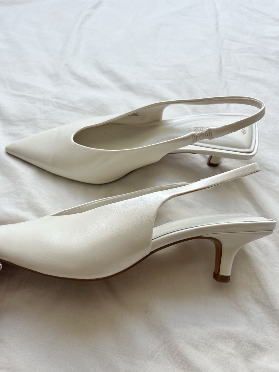Stradivarius Scarpe da donna: Escarpins slingback Stradivarius blancs taille 37 – Usato da Lonay venduto da jes_8znz 1
