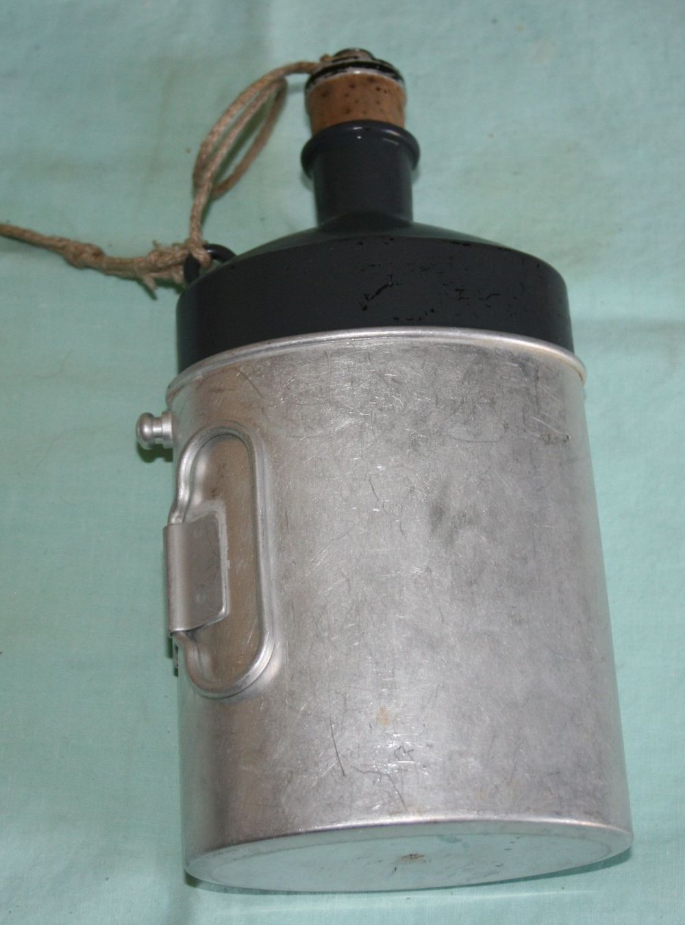 Schweizer Armee Attrezzatura & Pezzi di ricambio: Feldflasche Schweizer Armee. Zustand, siehe Bilder. – Usato da Cadenazzo venduto da Mikeshop 1