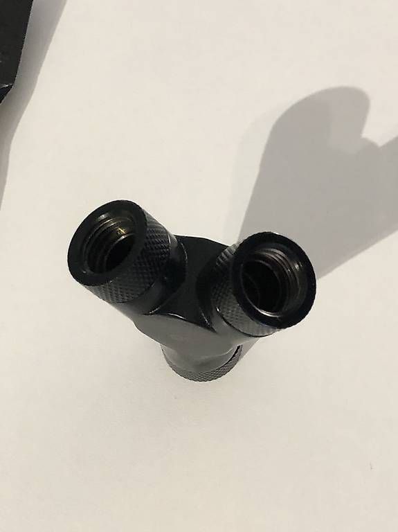 PC: Alphacool Y-Verteiler, 3xG1/4" Innengewinde, Neuwertig – Nuovo e nell'imballaggio originale da Stein AG venduto da isi_R35 2