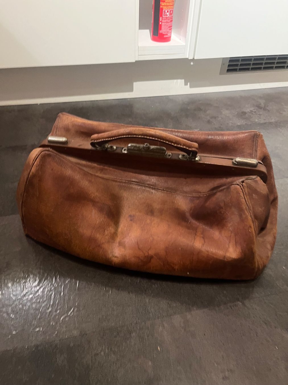 Borse: Alte Ledertasche – Usato da Lauterbrunnen venduto da jul_5jfm 5
