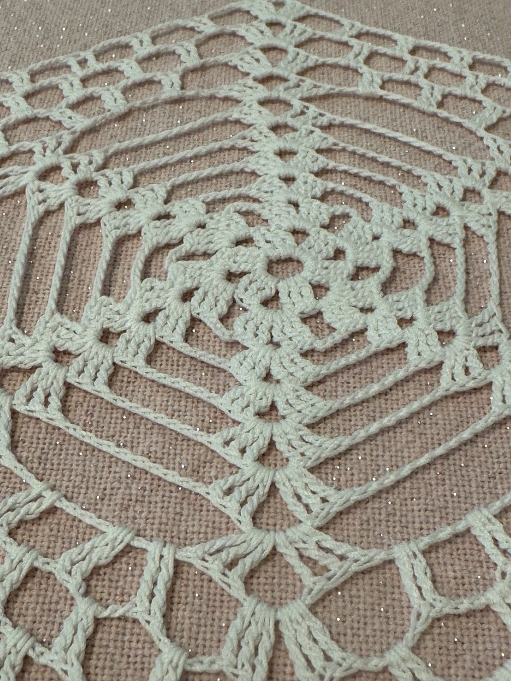 Coperte: Häkeldeckchen Spinnennetz – Usato da Zürich venduto da ThaliaL 4