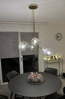 Elegante LED-Lampe im modernen Gold-Design
