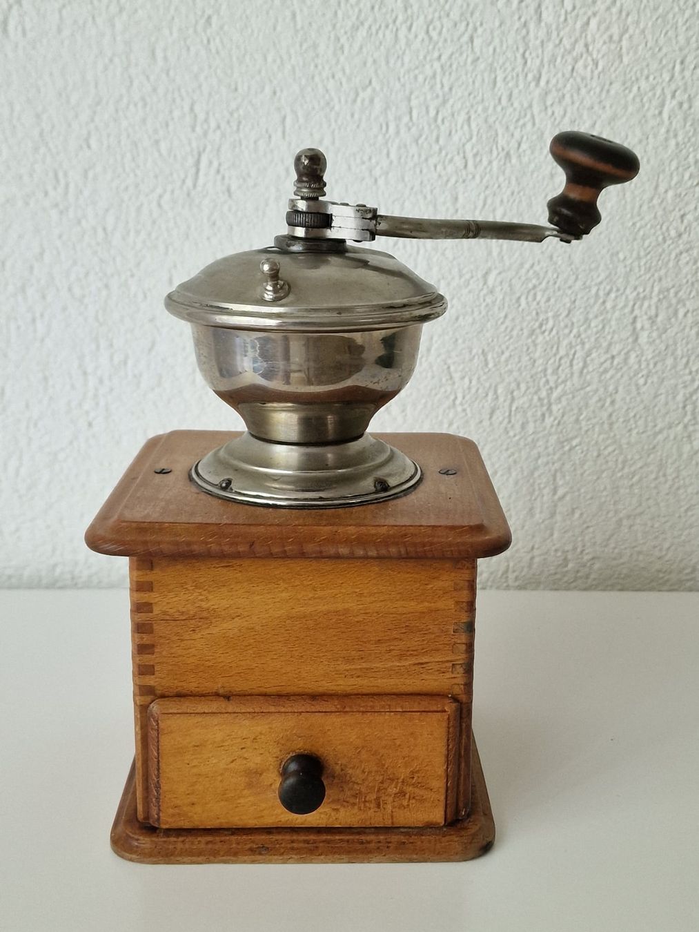 Toutes les décorations: Antike Kaffeemühle – D'occasion à Ettingen par hebla