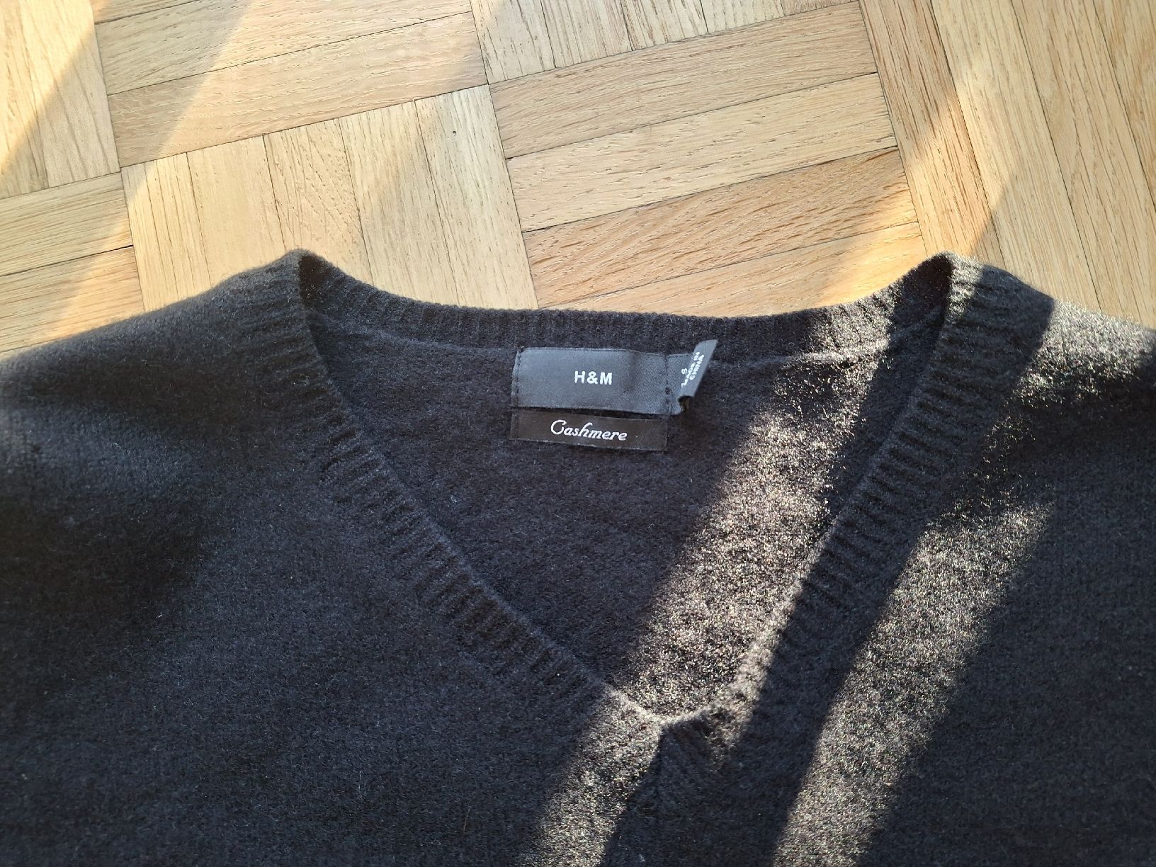H&M Maglioni & Felpe: Schwarzer Kaschmirpulli – Usato da Zürich venduto da Nadsh 1