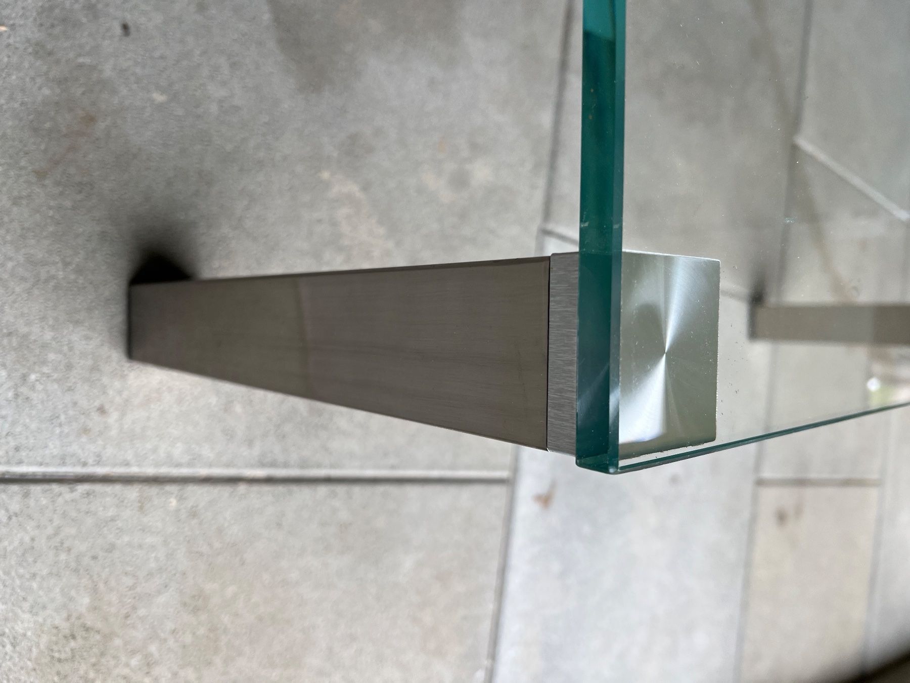 Tavoli: Glas Couchtisch mit Chromfüssen, Top Zustand – Usato da Grosshöchstetten venduto da danielle017 2