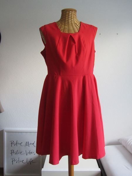 Robes: Kleid rot elegant - 36 – D'occasion à Zürich par Diazaio