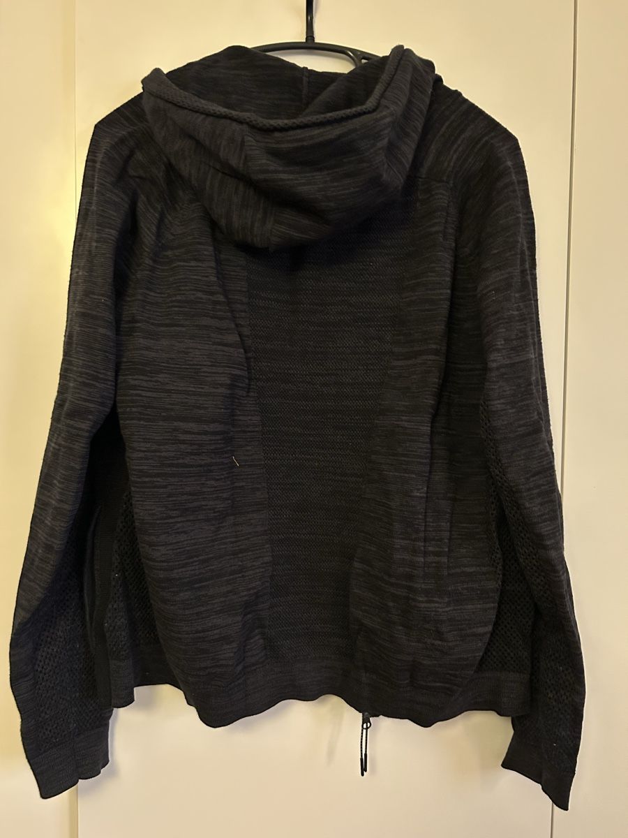 Nike Pullover & Sweatshirts: Sweat zippé à capuche Nike – Gebraucht aus Lausanne von marinemtr 3