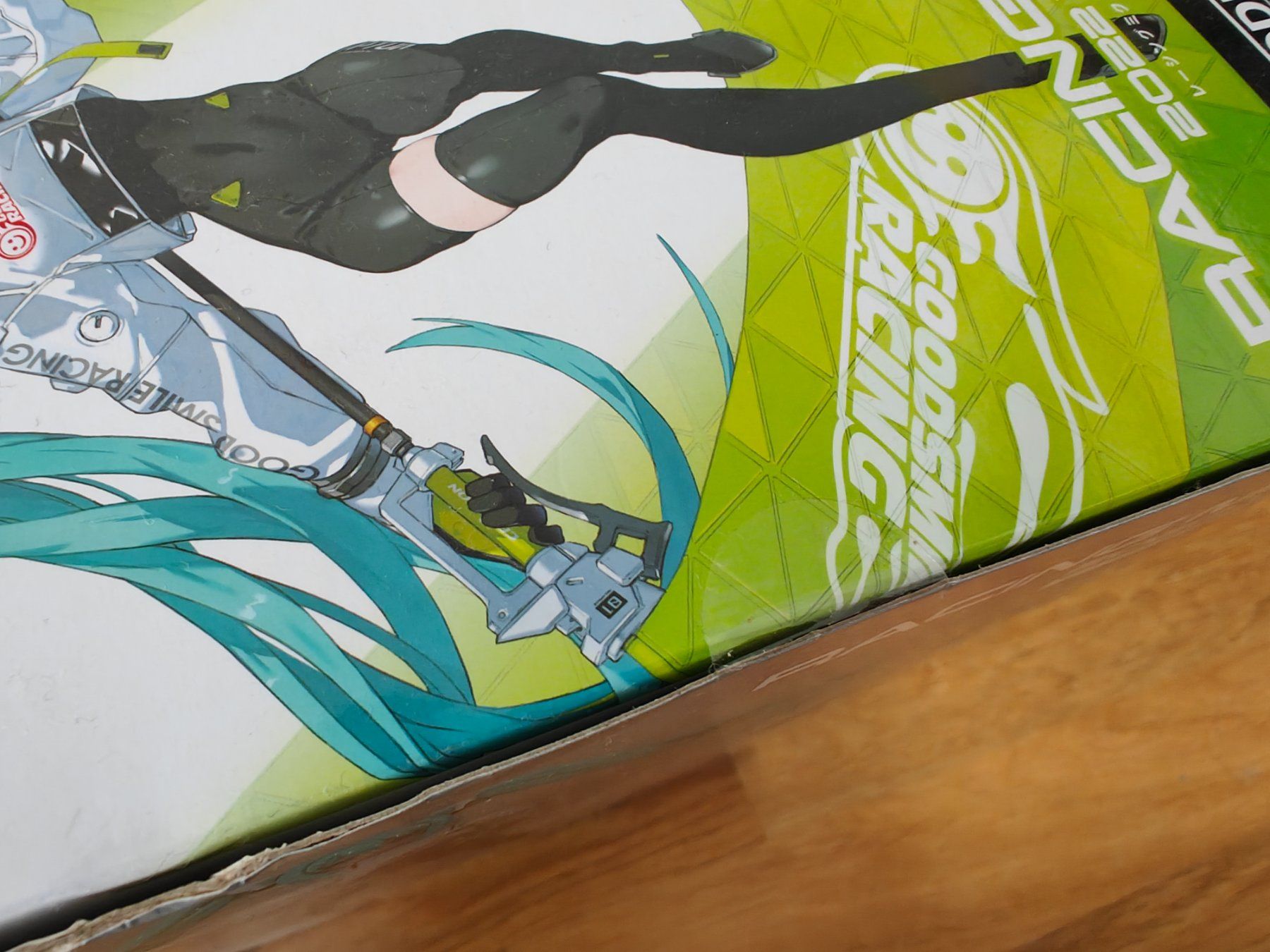 Statuette: Figurine Plastic Model Kit Moderoid Racing Miku 2022 – Nuovo e nell'imballaggio originale da Nyon venduto da Shiliu 2