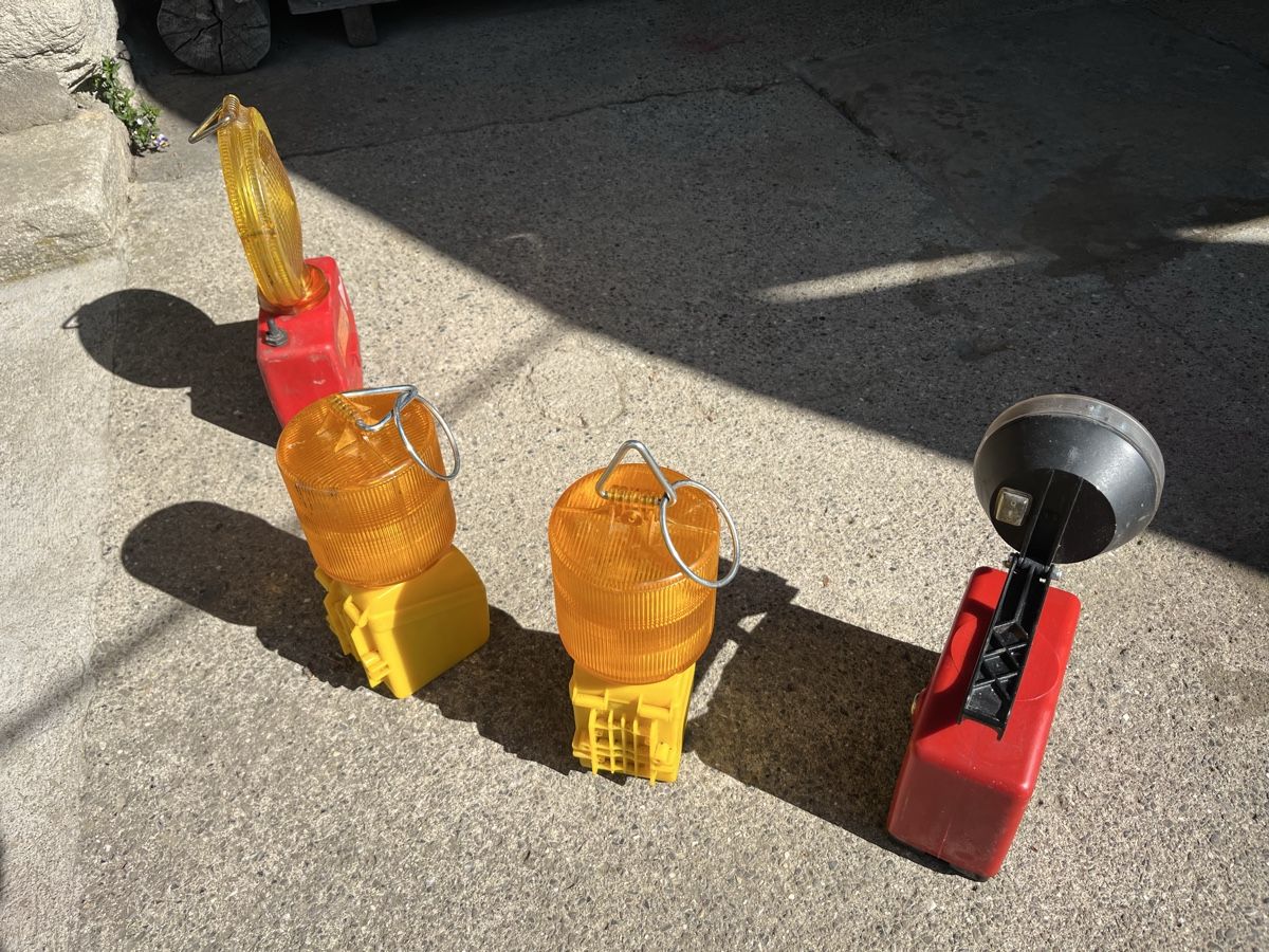 Lampade: Nissen Lampe, Oldtimer Warnleuchte mit 6V Blockbatterie – Usato da Egliswil venduto da Downhill 1