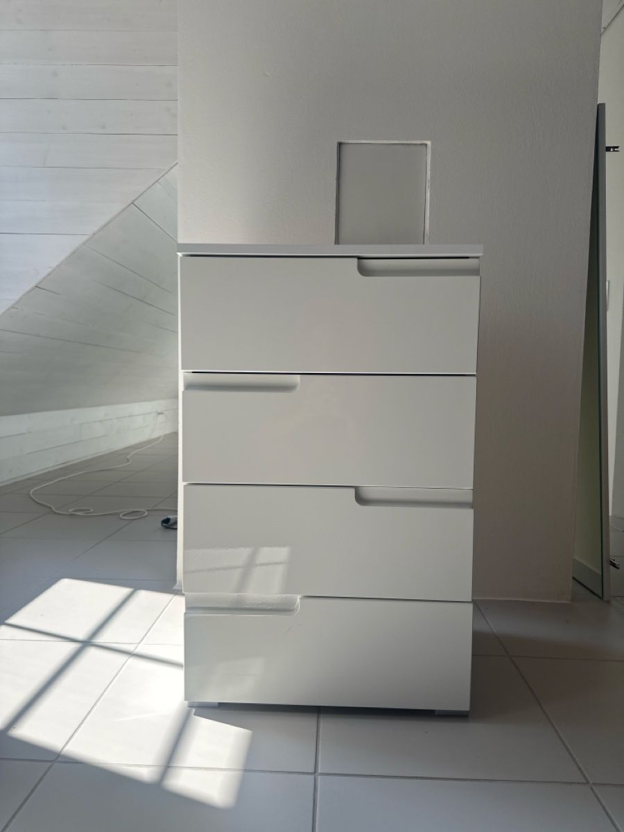 Commodes: Kleine Kommode mit 4 Schubladen – D'occasion à Zollikon par 19leo90