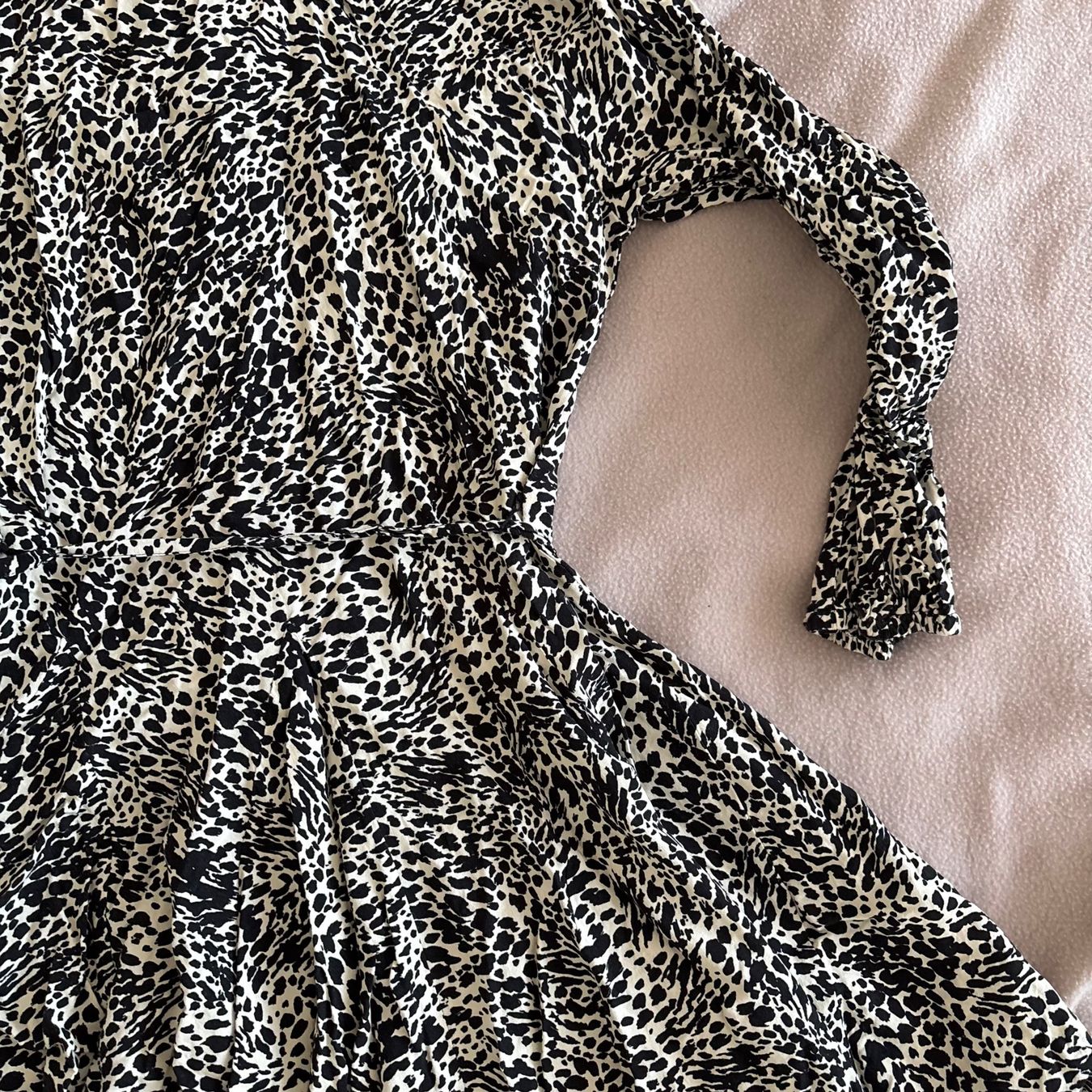 Stradivarius Vestiti: Leopard Print Button-Up Shirt Dress - Perfect for Fall! – Usato da Montreux venduto da m.mlkstn 4