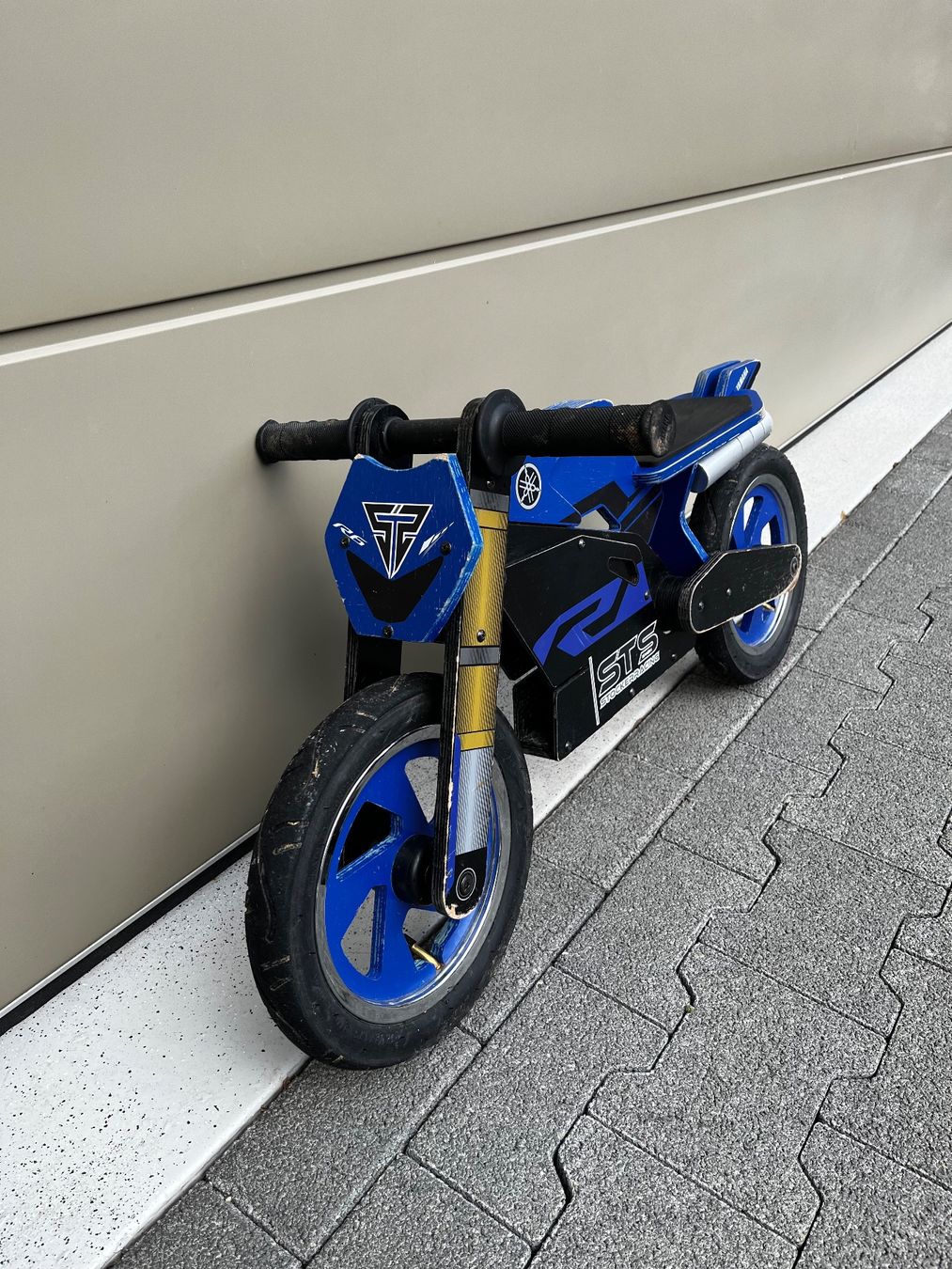 Veicoli per bambini: Yamaha Laufrad aus Holz – Usato da Abtwil AG venduto da AbtWilAG