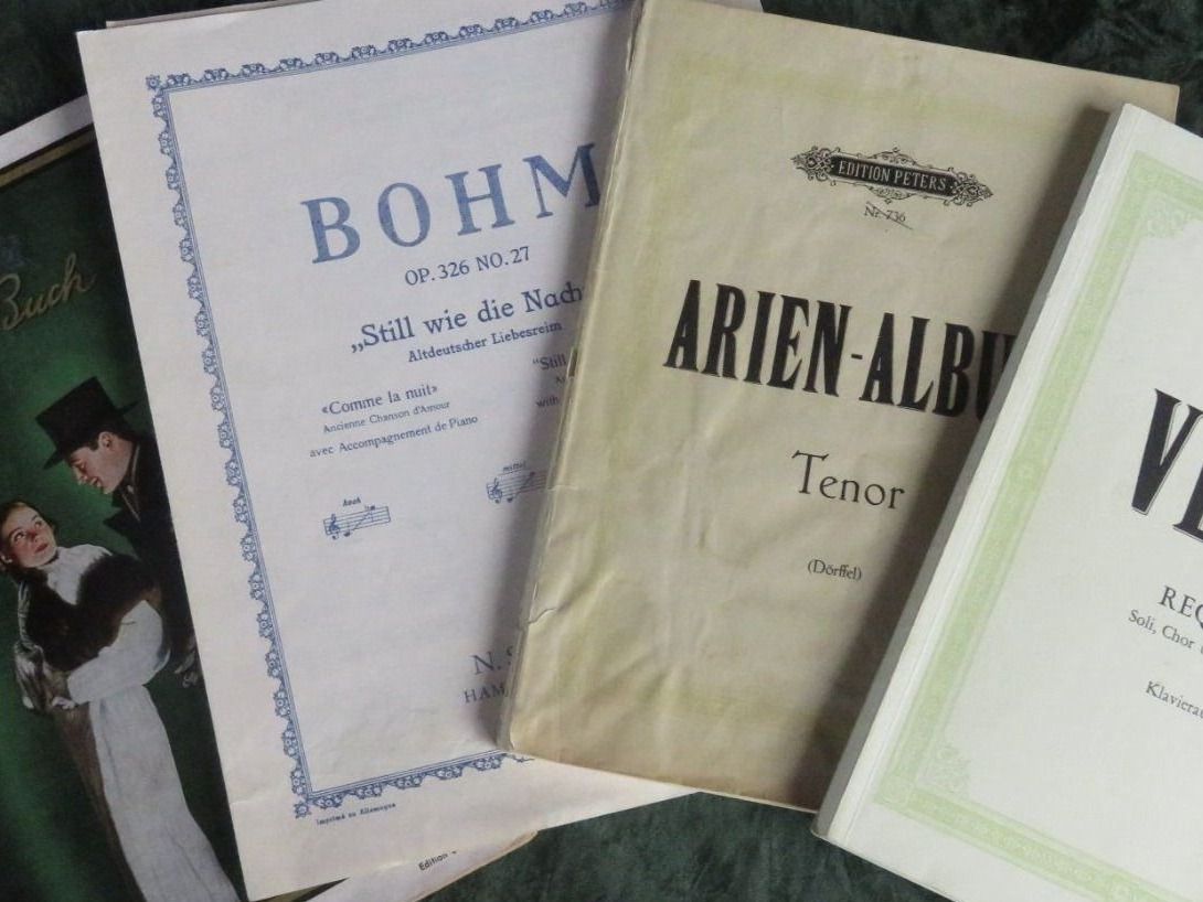 Strumenti musicali: 4 STK KLAVIERNOTENHEFTE – Usato da Huttwil venduto da Kunterbuntli