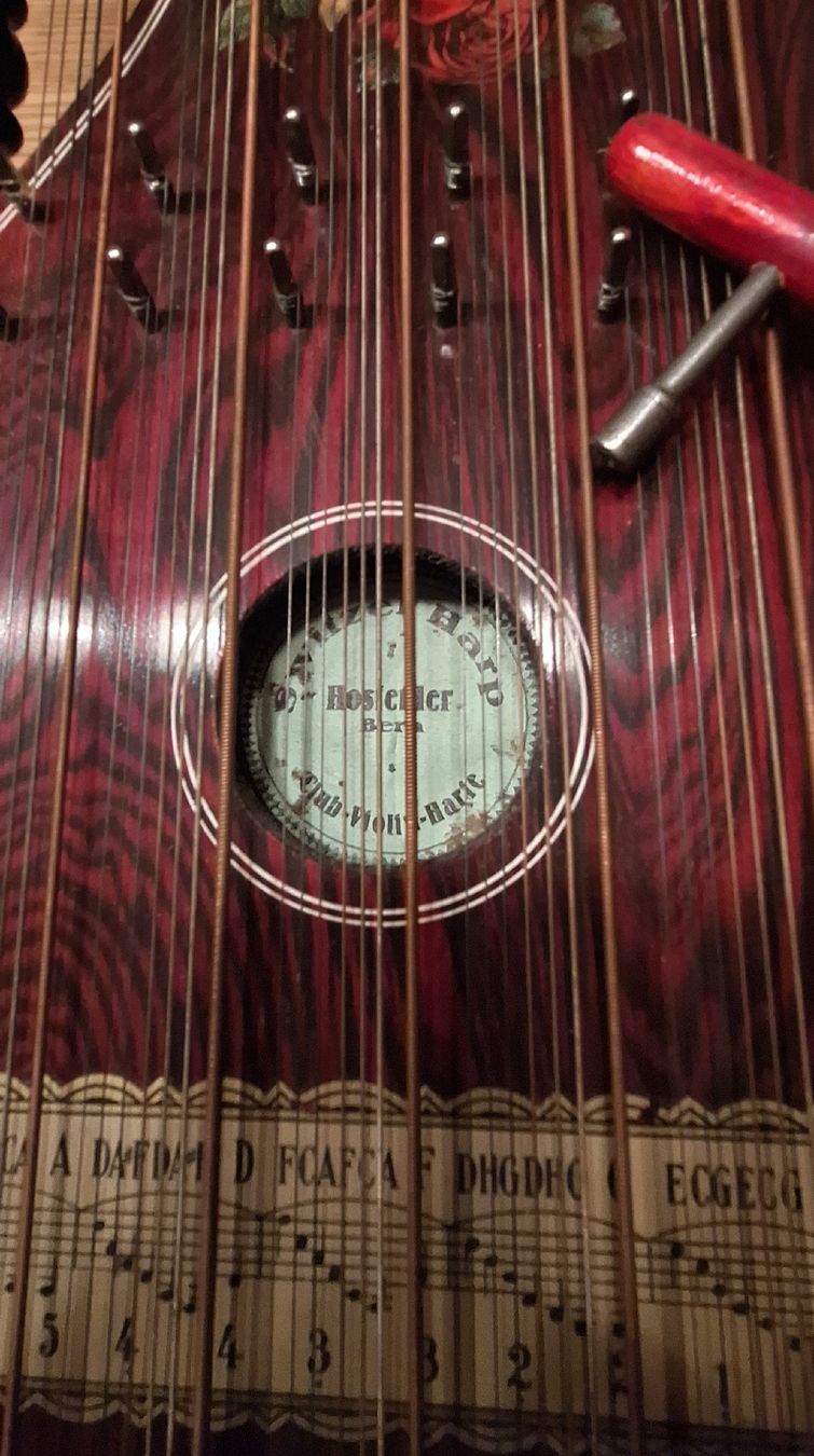 Musikinstrumente: Zither Hostettler Bern  – Gebraucht aus Adlikon b. Andelfingen von Kraemse 1