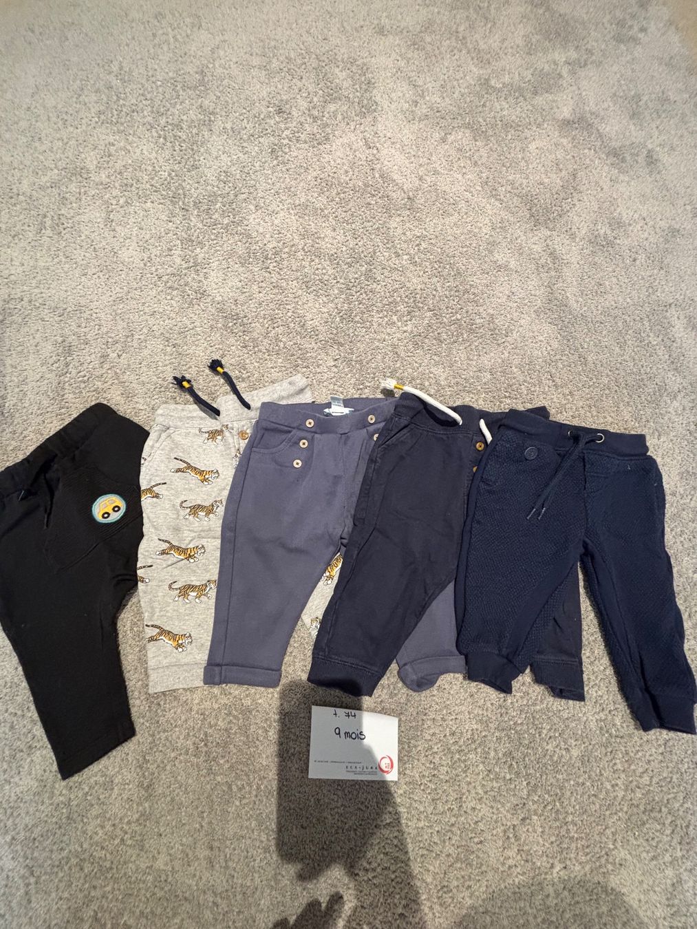 Kleiderpakete: Lot pantalons – Gebraucht aus Bressaucourt von Lamu 1