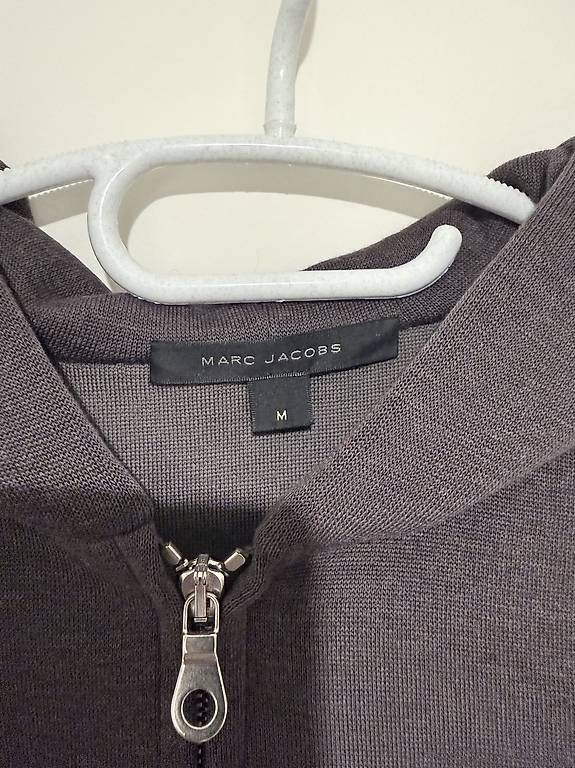 Marc Jacobs Maglioni & Felpe: Hoodi Jacke Marc Jacobs mit Kapuze – Nuovo (secondo la descrizione) da Zollikerberg venduto da Tarron 3