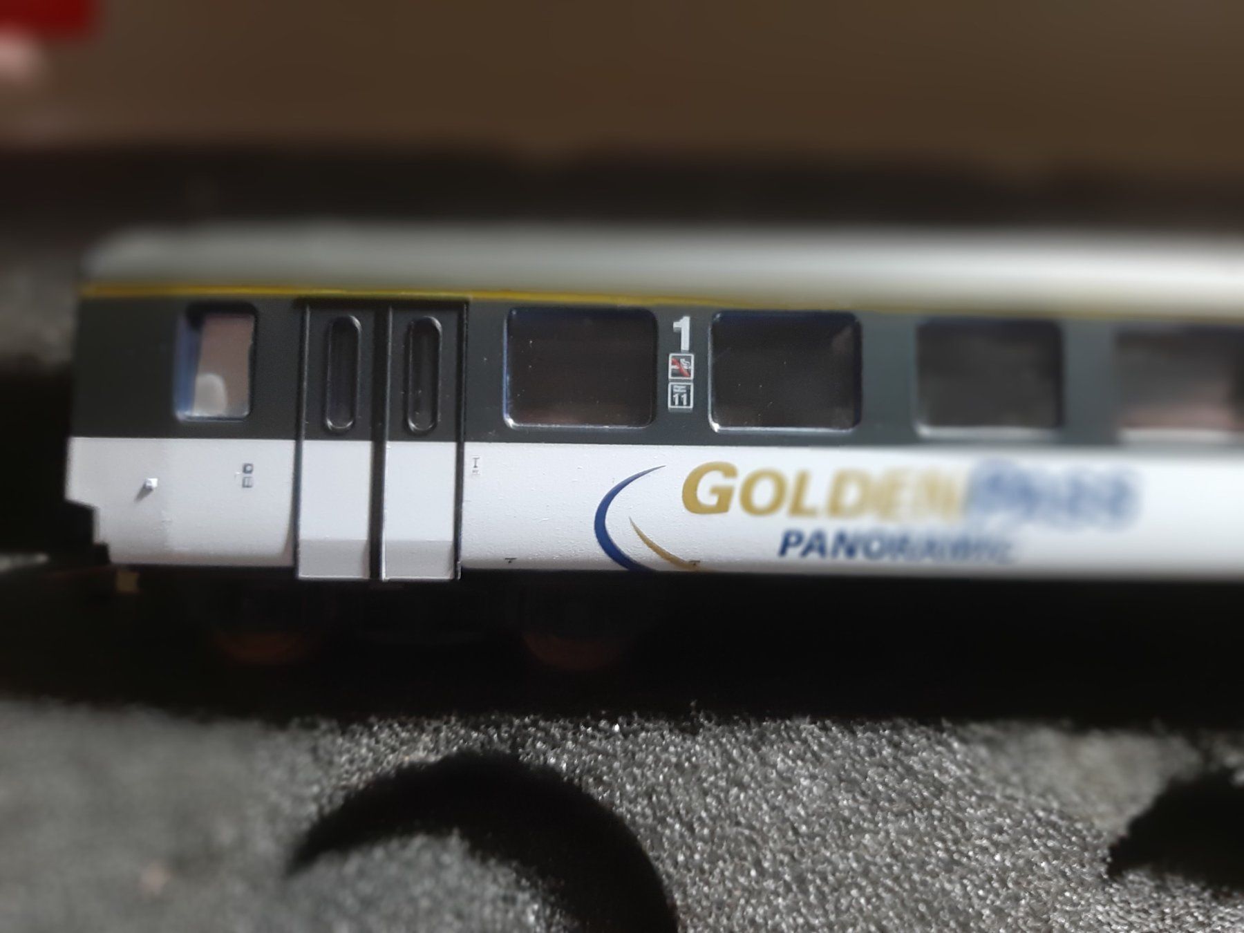 Lima Modellini di ferrovie: RIVAROSSI R3726 1CL GOLDEN PASS – Usato da Avully venduto da RIVALIS 1