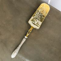 Pelle à tarte en métal doré et argenté