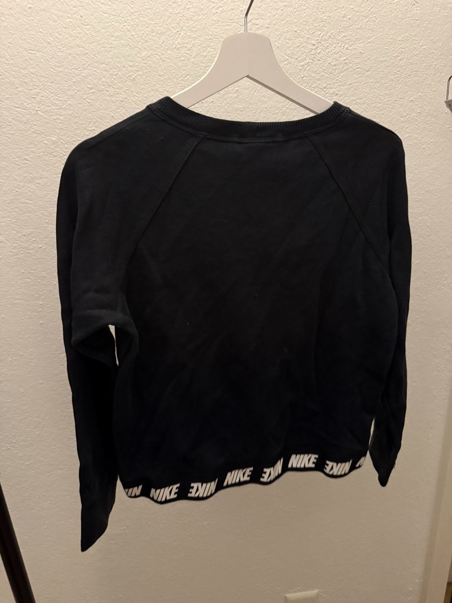Nike Pullover & Sweatshirts: Nike Pullover schwarz Grösse XS gebrauchter Zustand – Gebraucht aus Biberist von bierikim 2