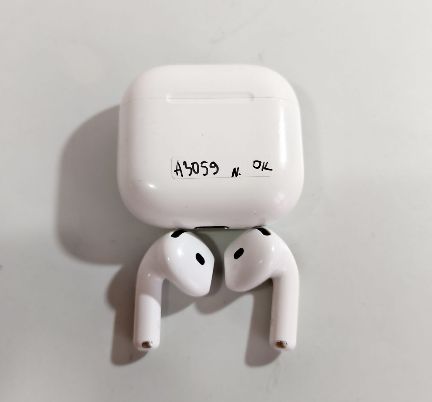 Apple Cuffie: Apple AirPods 4 (A3059) – Usato da Ehrendingen venduto da Rocky985 1