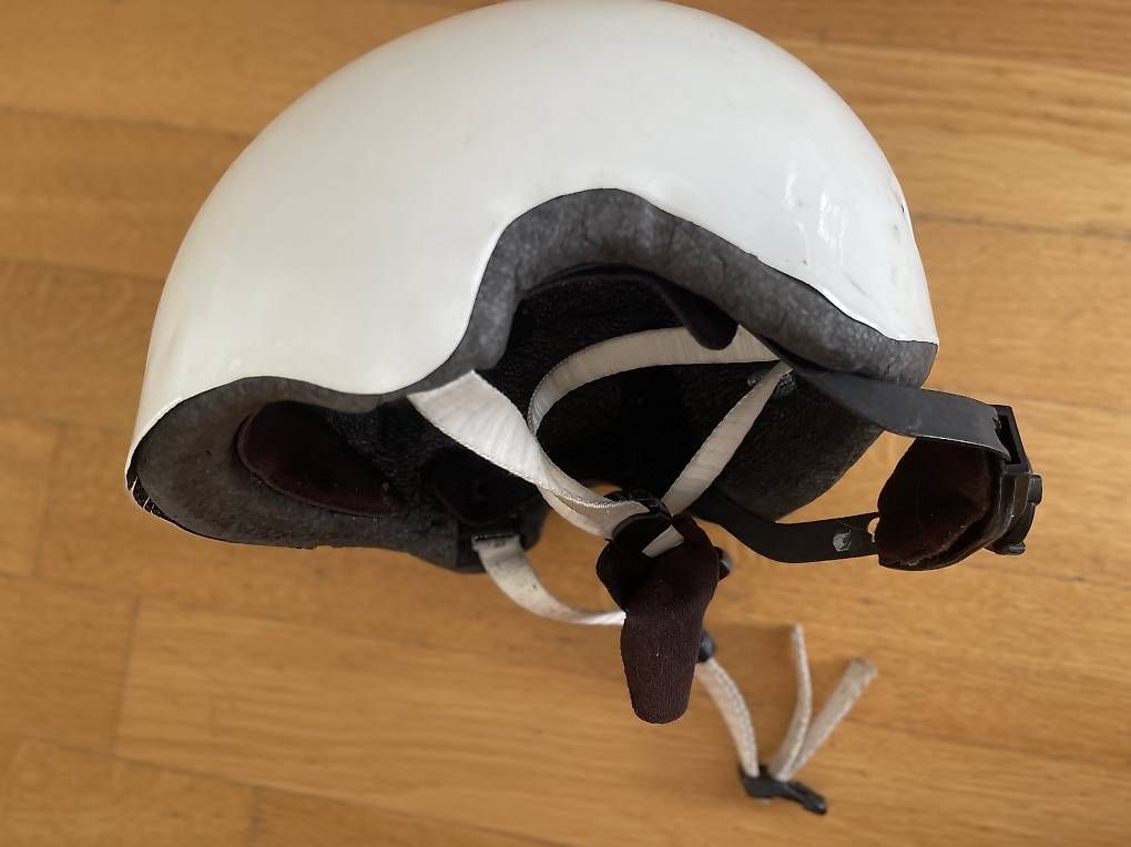 Casques: Kinderhelm weiss – D'occasion à Oberrohrdorf par nue_ibishi