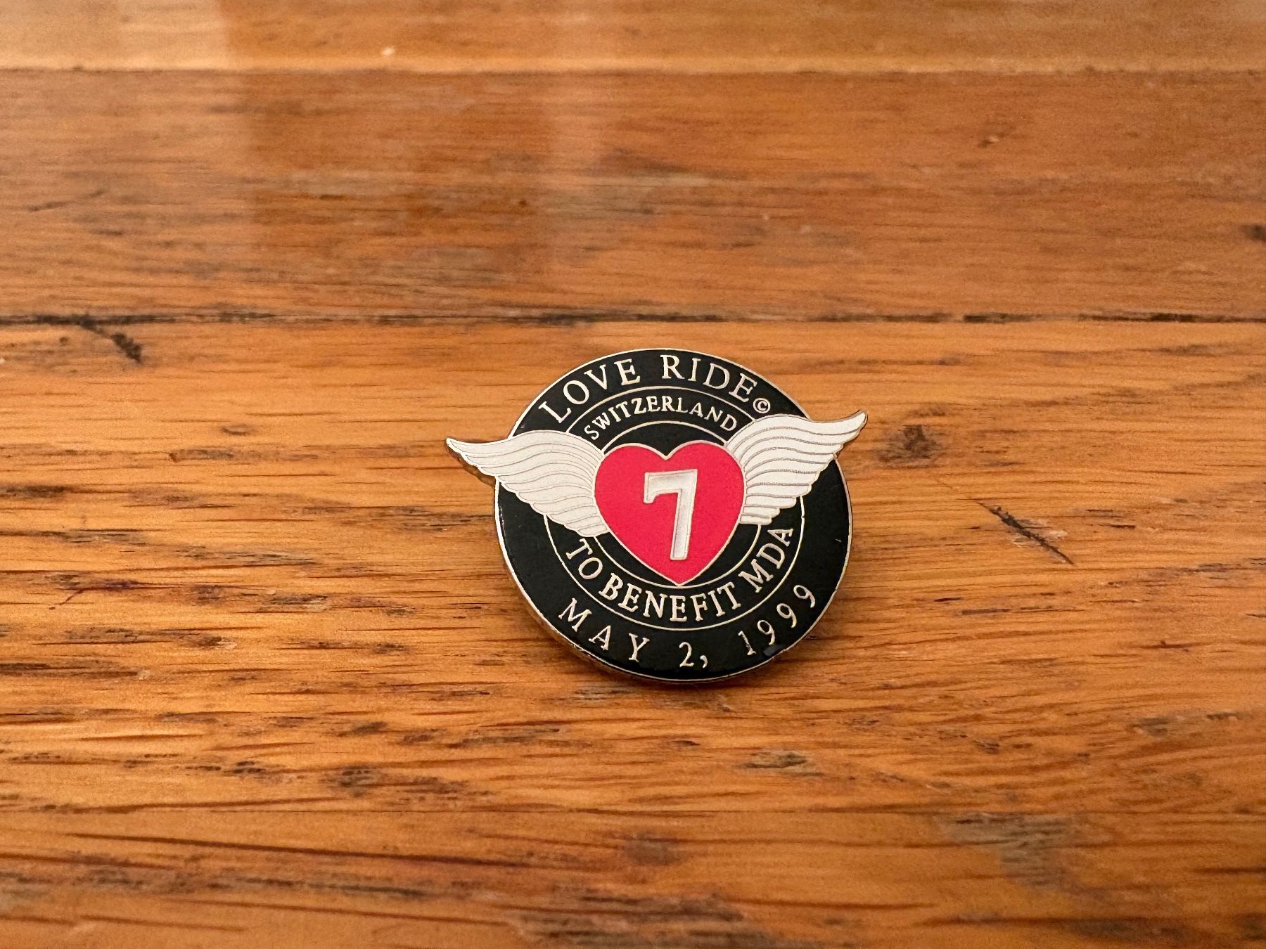 Placchette & Badge: Love Ride Pin - Nr.7 – Usato da Heimiswil venduto da Lebensarchitekt