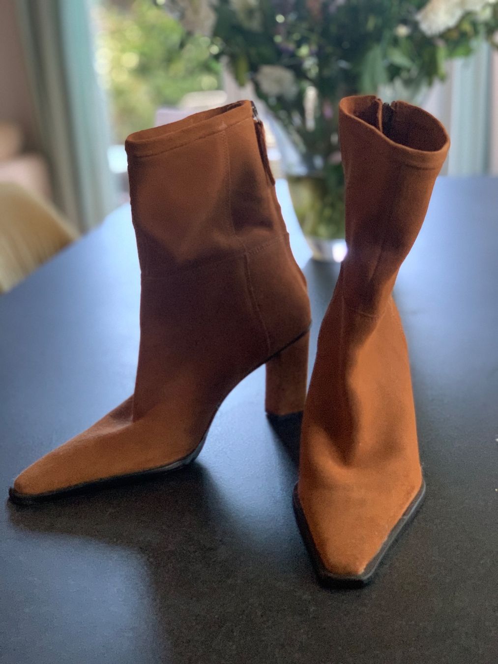 Zara Chaussures femmes: Bottines en daim Zara – Neuf avec emballage d'origine à Bouveret par Ahava74 2