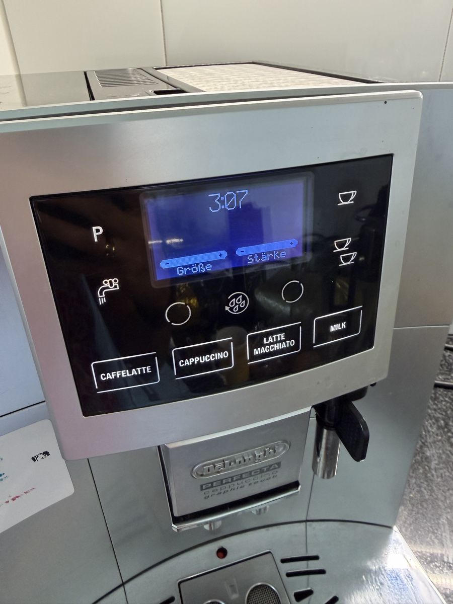 Macchine per caffè & Macchine per espresso: alte Delonghi Kaffeemaschine Vollautomat – Usato da Uster venduto da Ninii003 1