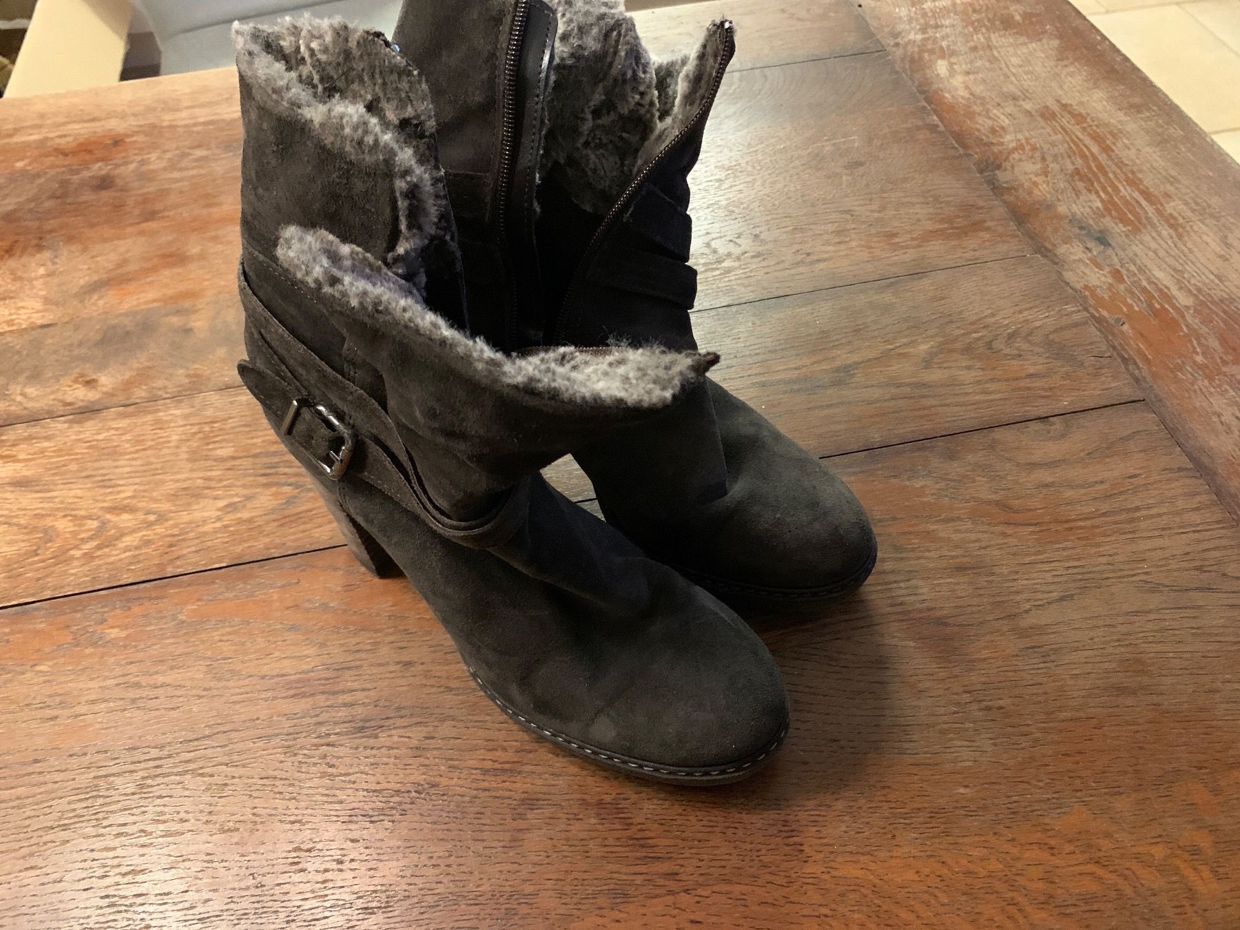 Walder Scarpe da donna: Wildleder-Stiefeletten Gr. 39 von Walder – Usato da Oberweningen venduto da Bumblebee2 1