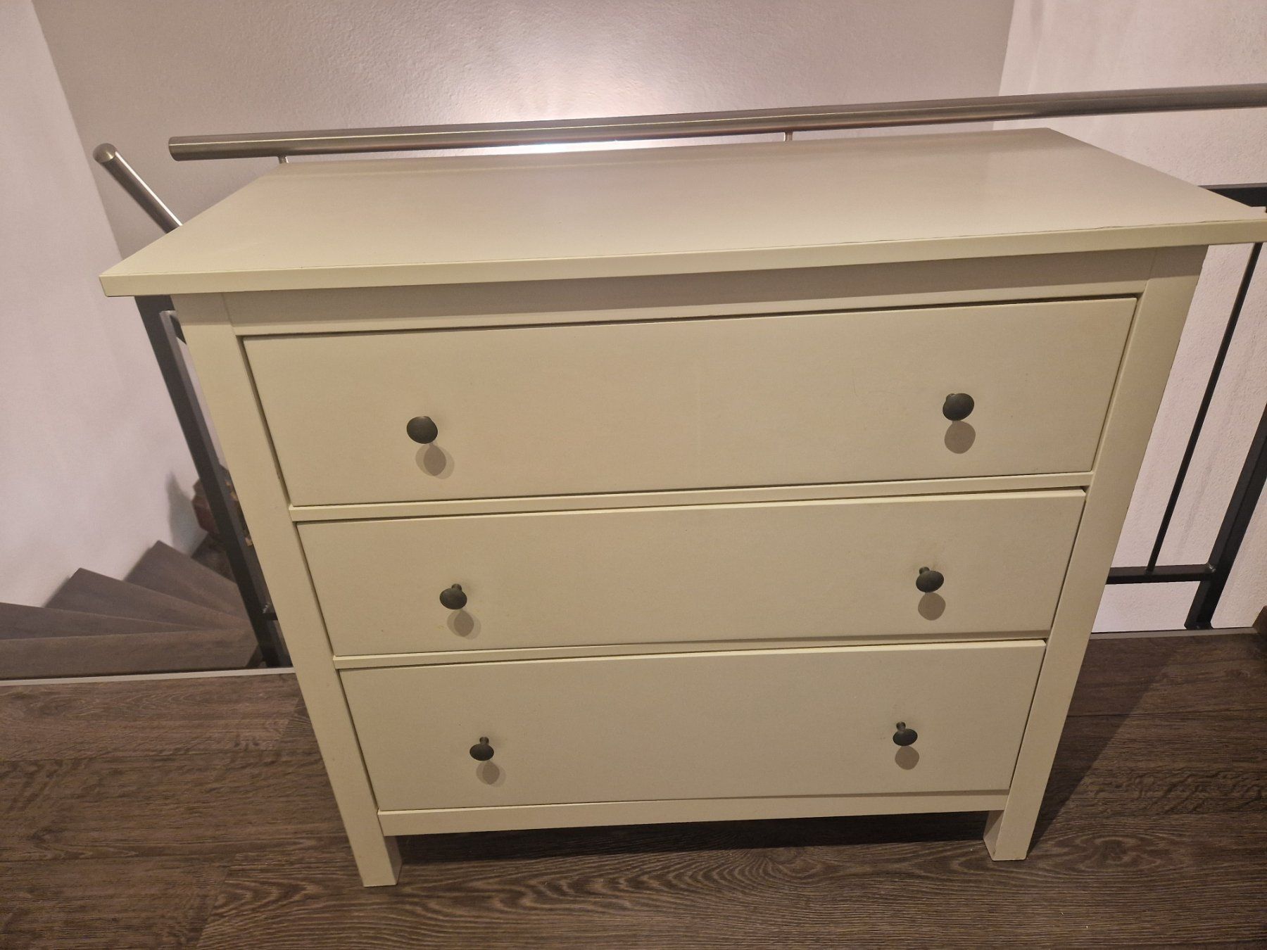 Ikea Cassettiere: Ledersofa und Kommode gratis abzugeben – Usato da Möhlin venduto da karimaelyaagoubi