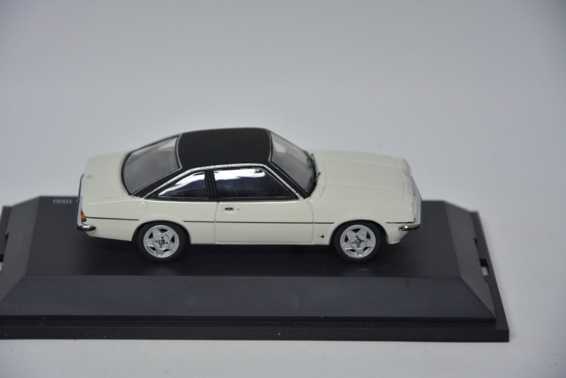 Opel Modellini d'auto: Opel Manta B ,  Schuco , 1:43 – Nuovo e nell'imballaggio originale da Goldach venduto da Feivel9 5