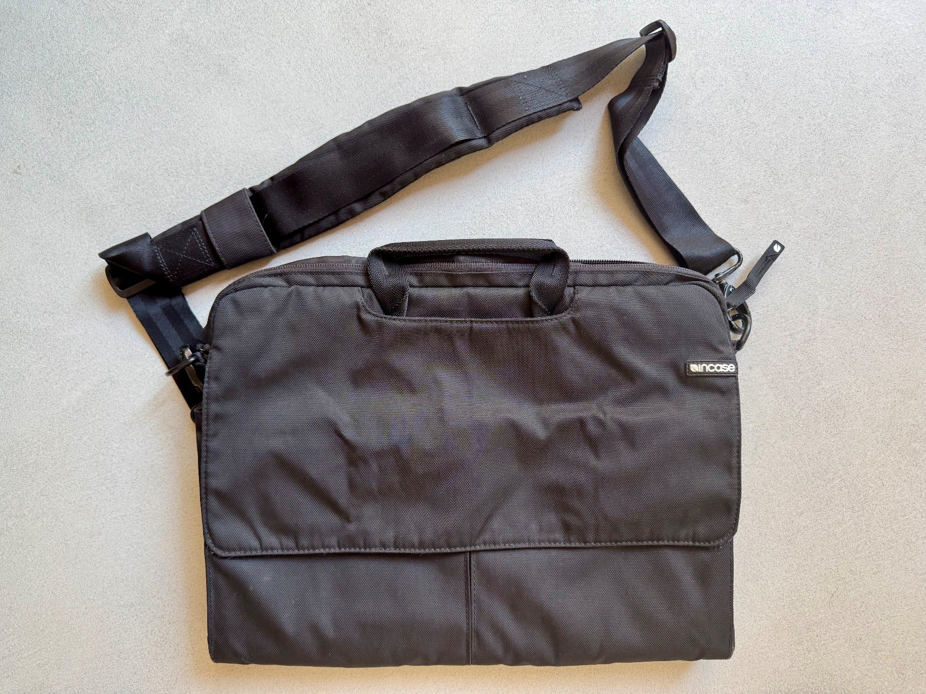 Incase Borse: INCASE City Brief, Pre-loved – Usato da Paradiso venduto da pietk_6900