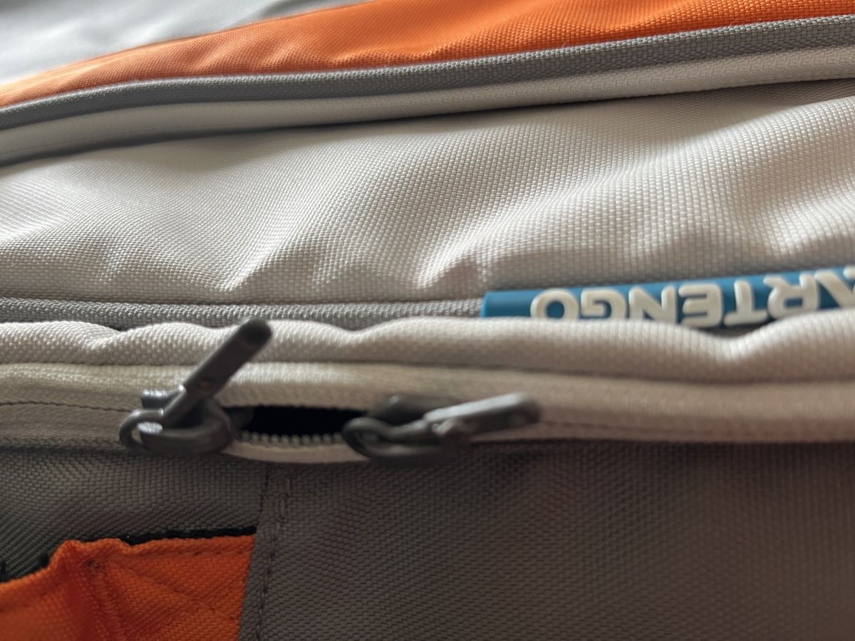 Taschen: Tennis Racket Bag Sporty – Gebraucht aus Dietlikon von clf_g9mp 2