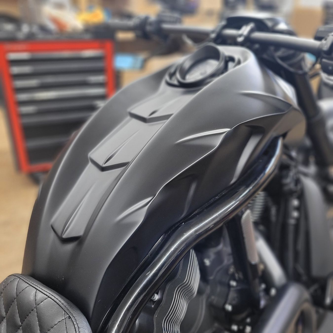 Verkleidungen & Rahmen: Airbox Harley Davidson V-Rod / Night Rod – Gebraucht aus Safenwil von  4