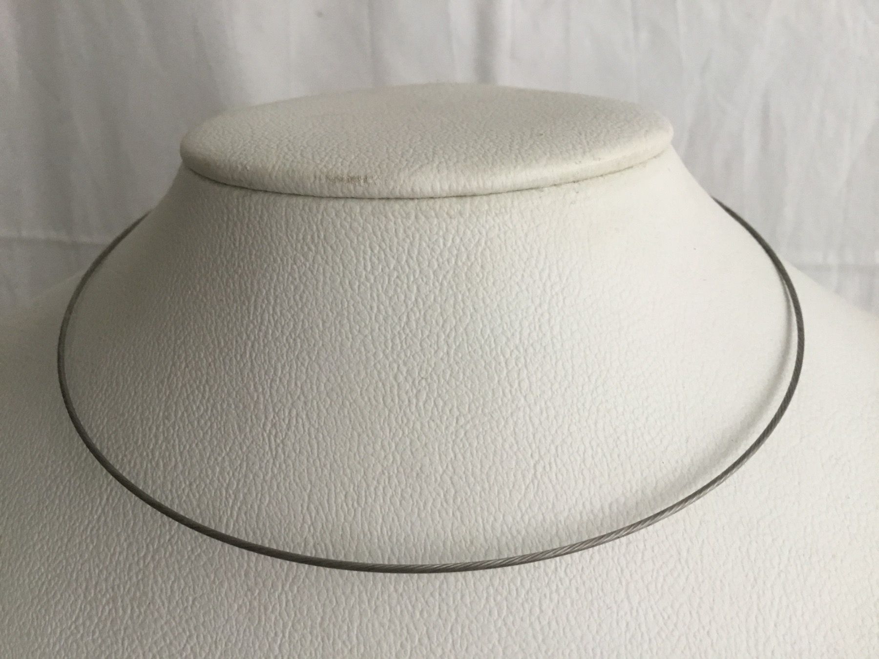 Ketten: Stahlreif mit einer dicken Kordel, 42 cm – Neu und originalverpackt aus Doppleschwand von lapis106