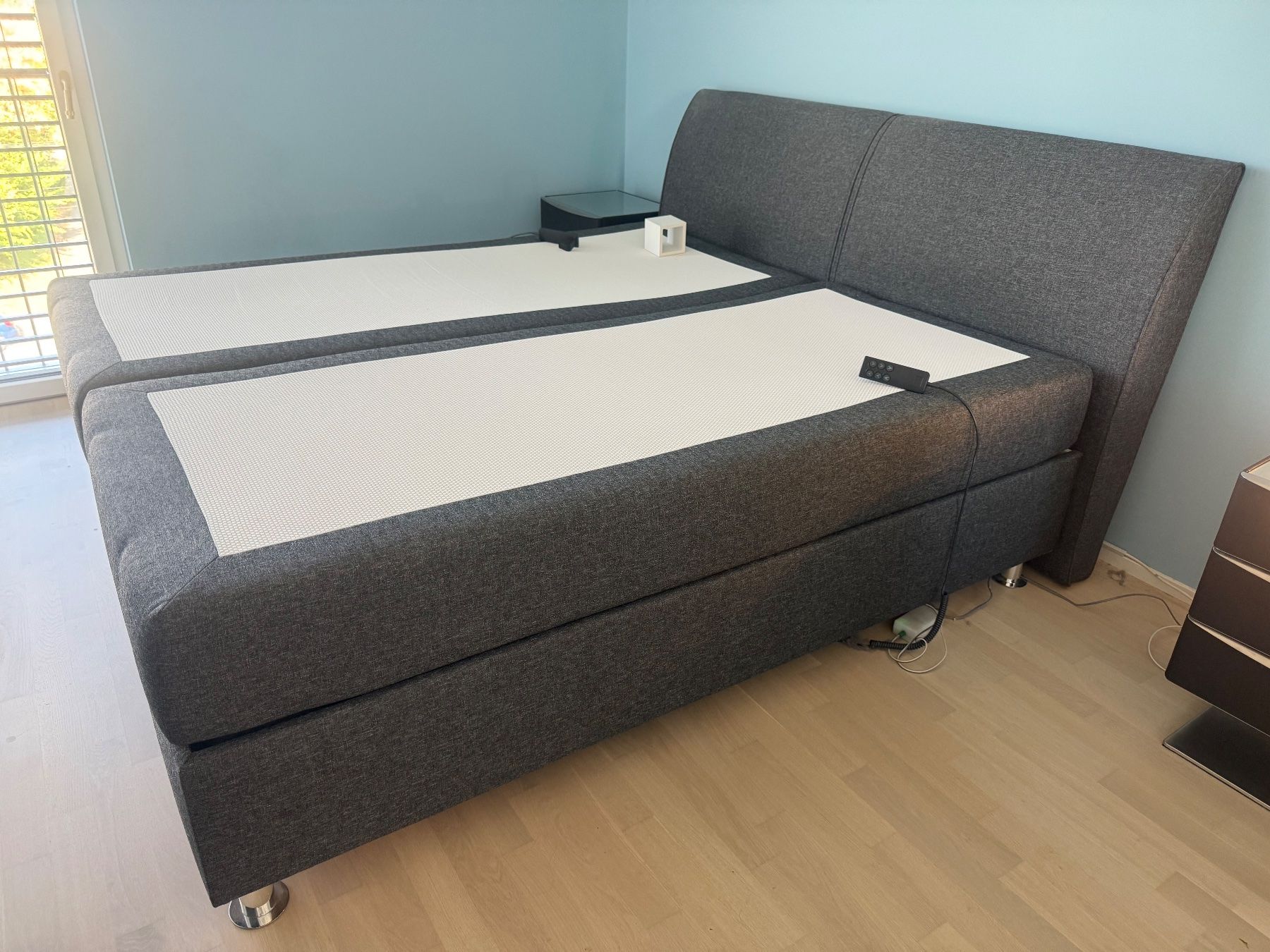 Pfister Betten: Boxspringbett mit 2 Nachttische – Gebraucht aus Aesch BL von Stechrose 1