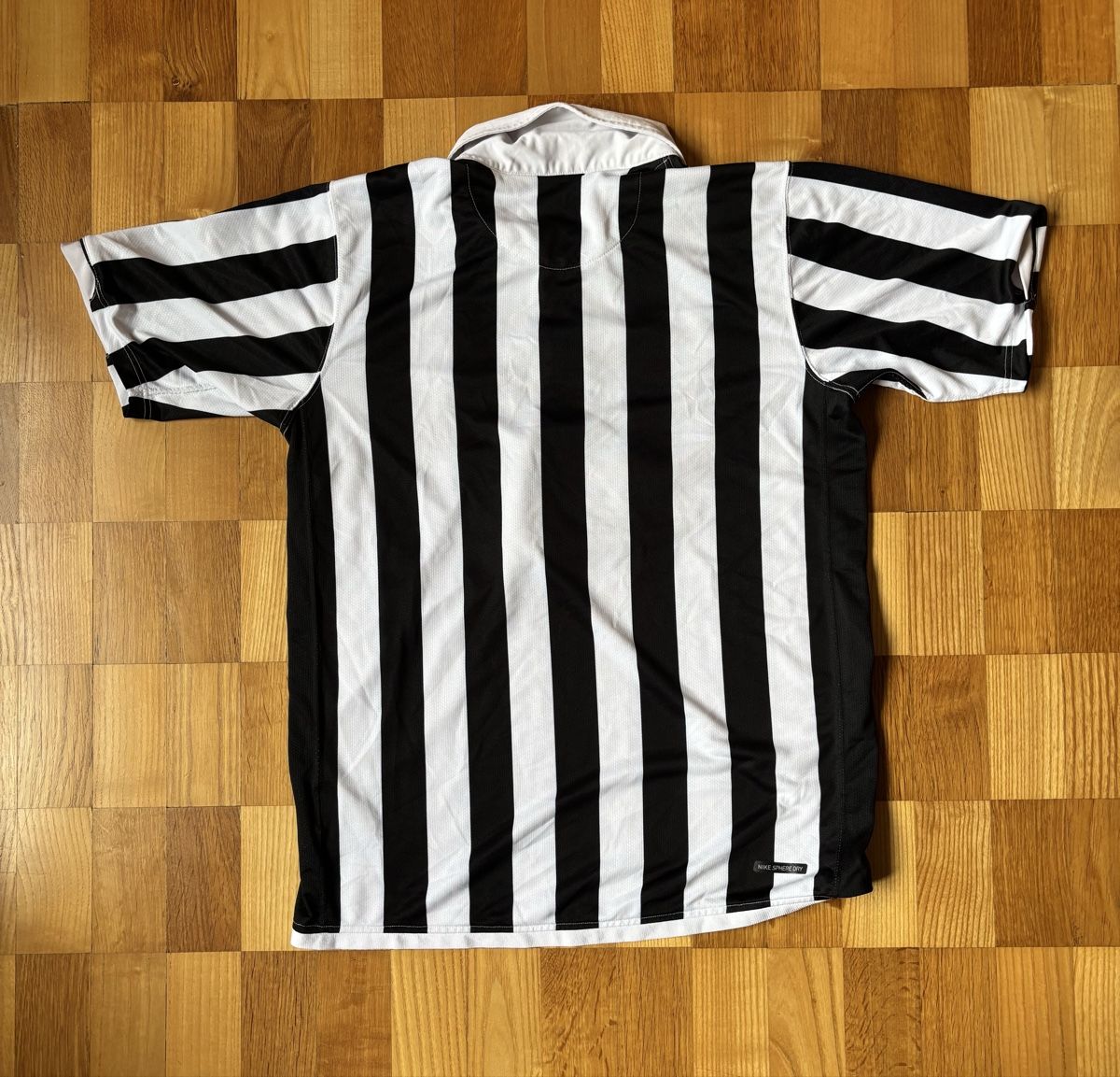 Nike Canottiere & Pantaloni: Juventus Vintage Heimtrikot – Usato da Bern venduto da Lelixino 5