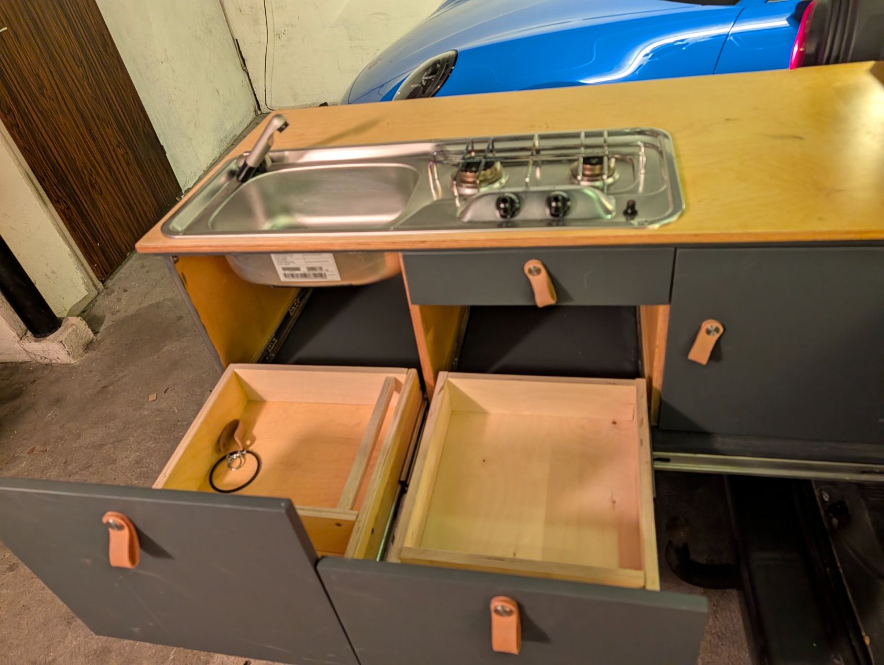 VW Alle Ersatzteile: VW T5/T6 Einbau, Camping, Küche+Bett – Gebraucht aus Zürich von izz_y5d5 6
