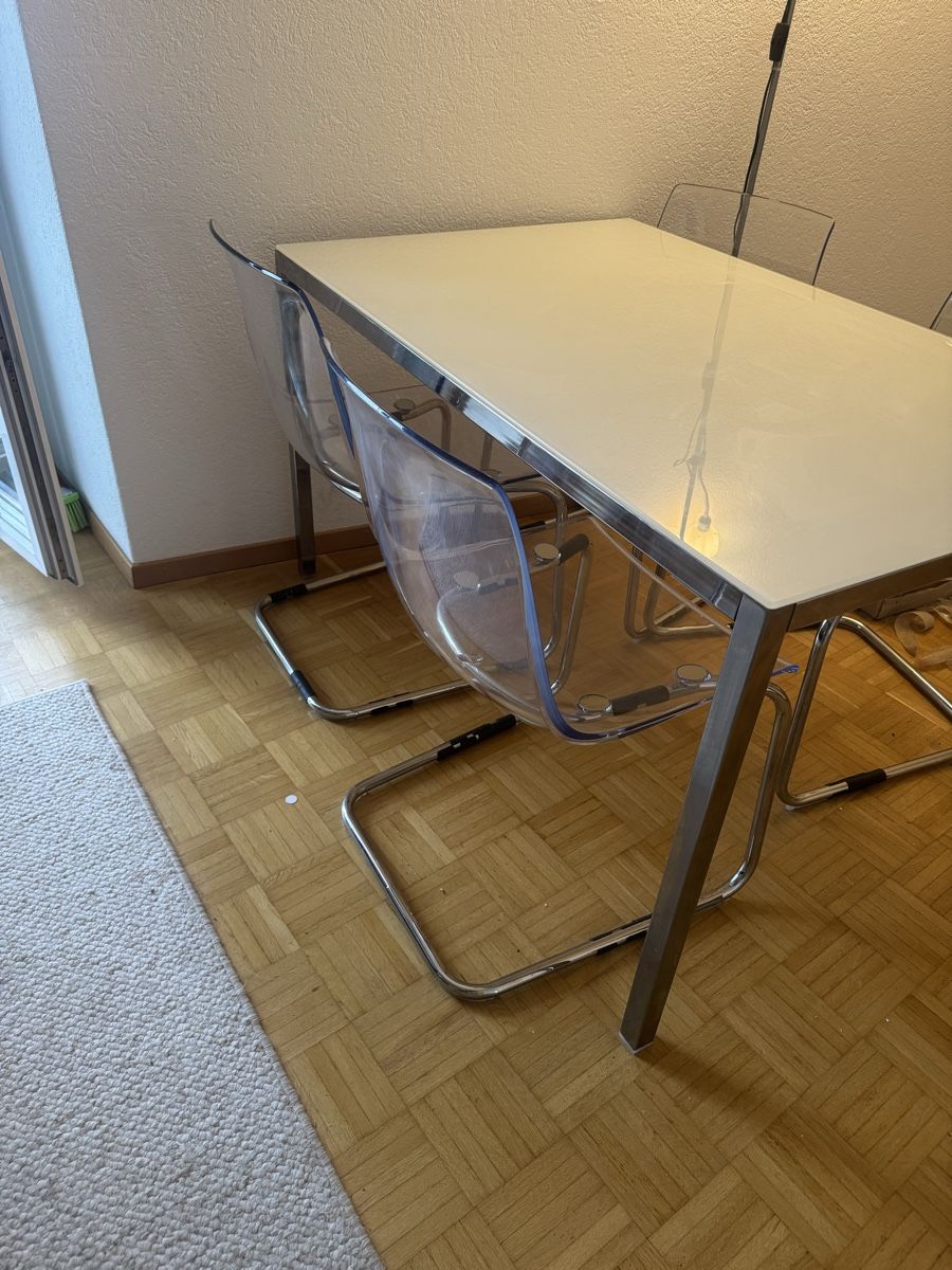 Ikea Tavoli: Tisch + 4 Stühle – Usato da Bern venduto da bal_8k9q 1
