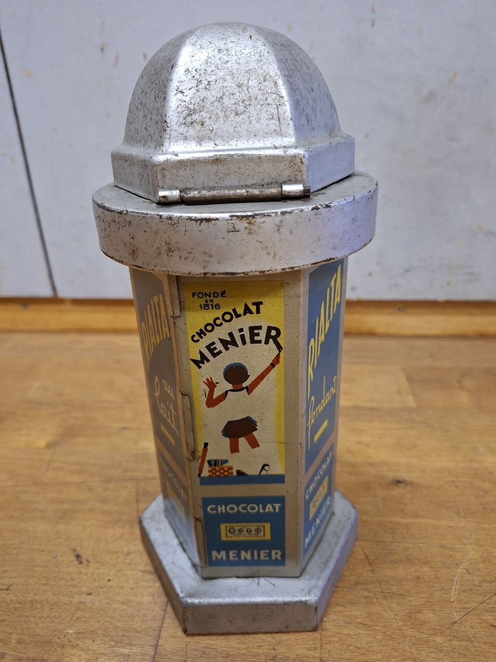 Autres pour la gastronomie & hôtellerie: Schokoladenspender Menier antik – D'occasion à Buochs par Gianna2020 1