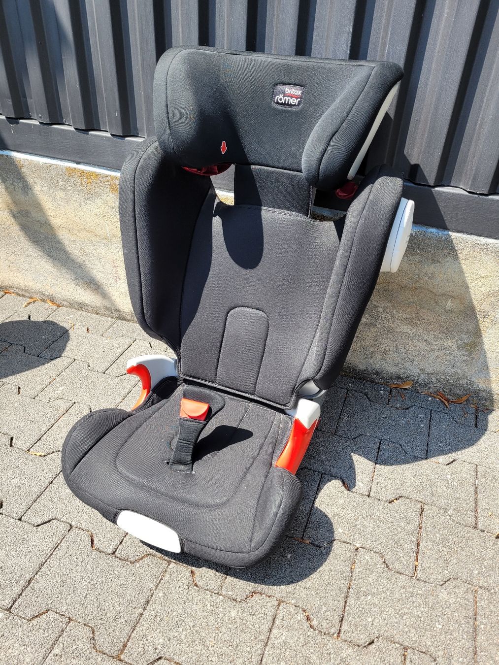 Britax Römer Seggiolini per auto: Britax Römer Kidfix II XP Sict, Autokindersitz – Usato da Gontenschwil venduto da manolis88