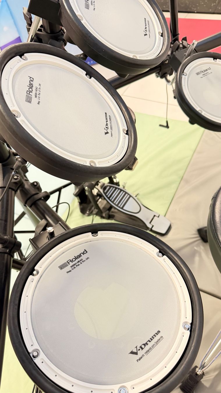 Roland Musikinstrumente: Roland V-Drum TD-07 E-Drum Behringer Lautsprecher +Kopfhörer – Gebraucht aus Zuckenriet von dia-f. 5