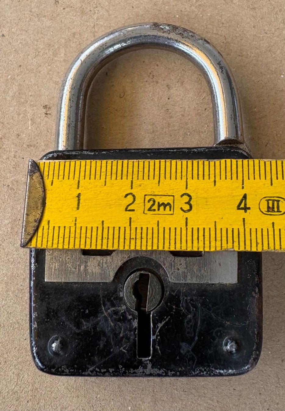 Cadenas: VINTAGE VORHÄNGESCHLOSS MIT 2 SCHLÜSSEL – D'occasion à Ostermundigen par wini63 5