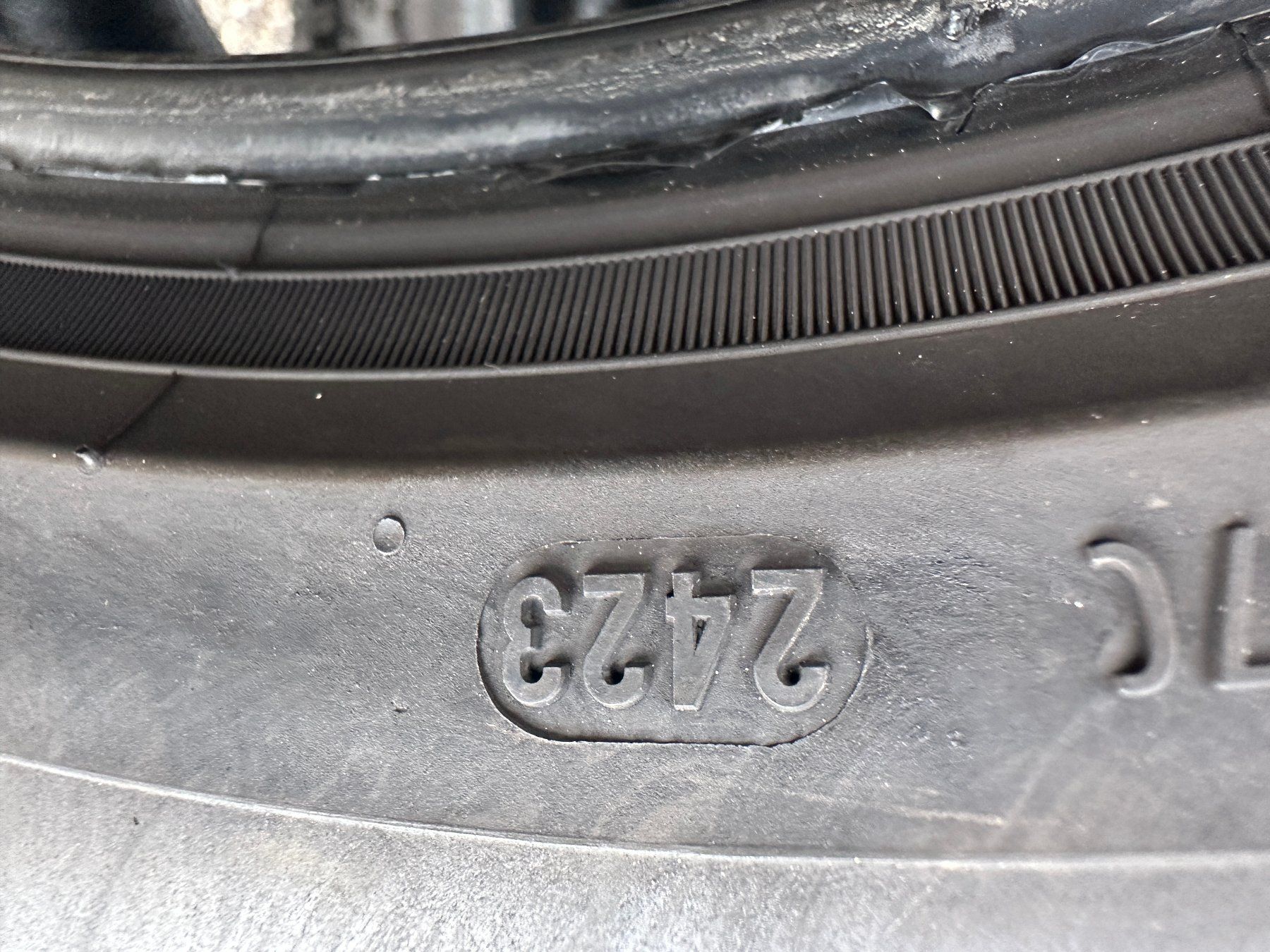 Pneus & Kompletträder: 4 Sommerreifen Pirelli scorpion 255/45 R19 100V Seal inside – Gebraucht aus Günsberg von fuerstvgb 5